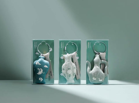Goryeo Celadon Keyring (Vase with Cranes and Clouds)