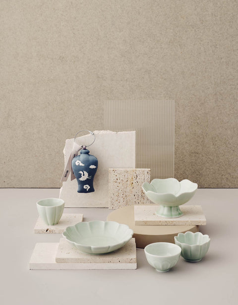 Goryeo Celadon Keyring (Vase with Cranes and Clouds)