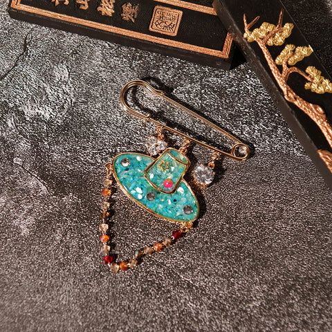 Brooch (Gat)