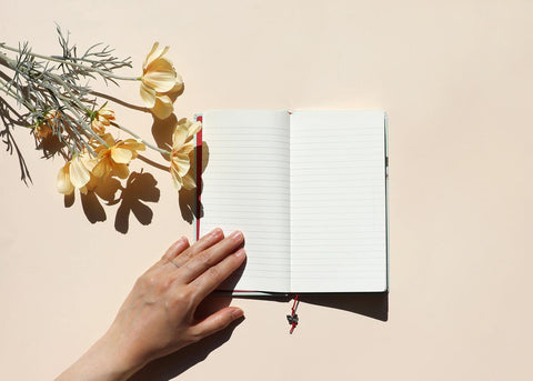 Cahier spécial à motifs de fleurs et de papillons (rose)