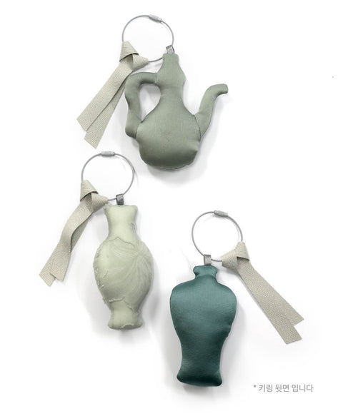 Goryeo Celadon Keyring(Vase with Cranes and Clouds)