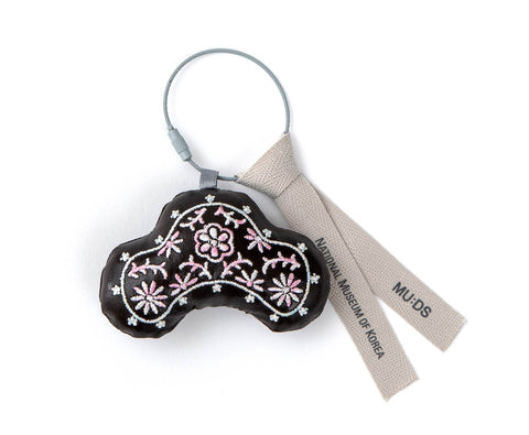 Keyring(Box with chrysanthemum scroll design)