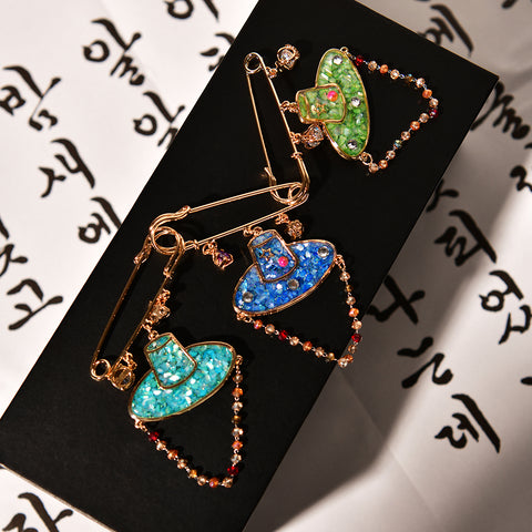 Brooch (Gat)