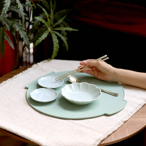Moon-Shaped Table Mat