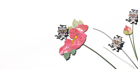 カササギとトラのバッジ